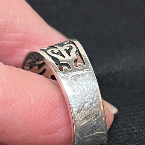 James Avery Adoree Ring with Garnet Gemstone - Picture 4 of 4